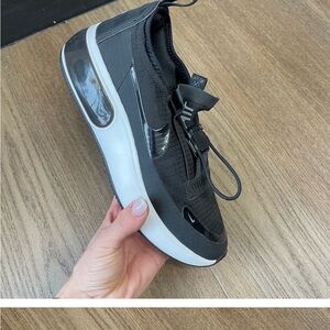 Nike Air Max Dia. Size 7.5 Good condition